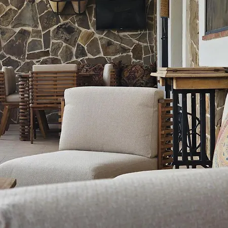 Lolo Villa